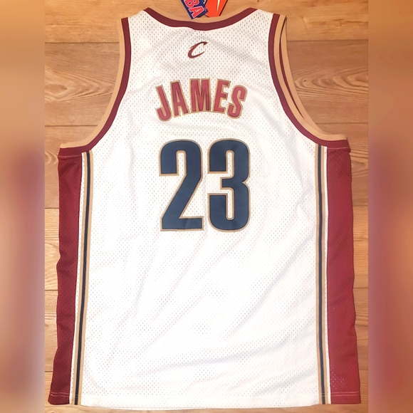 LeBron James Cleveland Cavaliers 2003 Rookie Jersey - Picture 3 of 7